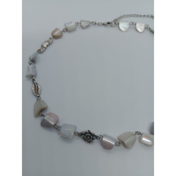 Vintage Lavender Mother of Pearl Bead Silver Tone Charms 15-17" Link Necklace - Picture 3 of 5